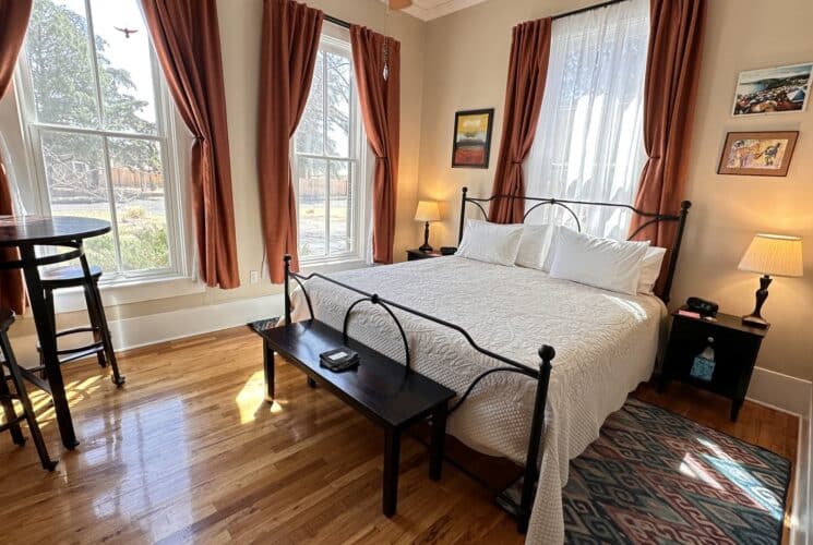 Eagle Peak room with windows, king bed, table, hardwood floors